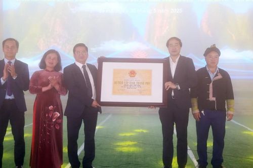 Lễ công bố và đón nhận Bằng xếp hạng Di tích danh thắng cấp tỉnh đối với đỉnh Ngũ Chỉ Sơn