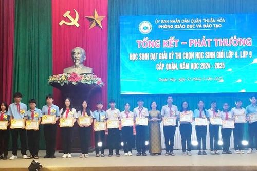 Quận Thuận Hóa khen thưởng 152 học sinh xuất sắc