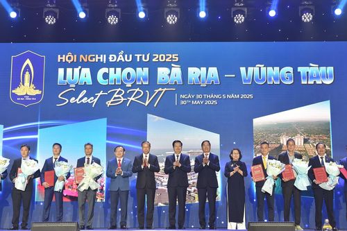 Bà Rịa - Vũng Tàu trao chứng nhận đầu tư và mở rộng dự án cho 53 doanh nghiệp