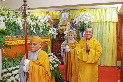 Ban Trị sự GHPGVN Q.Tân Bình và các phái đoàn viếng tang Ni trưởng Thích nữ Như Tâm