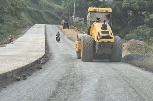 'Ăn núi, ngủ rừng' mở đường nơi đại ngàn Tây Bắc