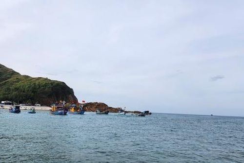 Bình Định: Hỗ trợ gia đình người đàn ông tử nạn khi cứu 3 cháu nhỏ đuối nước trên biển