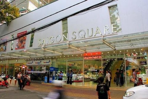 Saigon Square tiếp tục bị kiểm tra vì hàng giả, thuộc sở hữu công ty gia đình Phan Thành