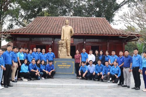 Đổi thay trên quê hương người cộng sản kiên trung Hoàng Đình Giong