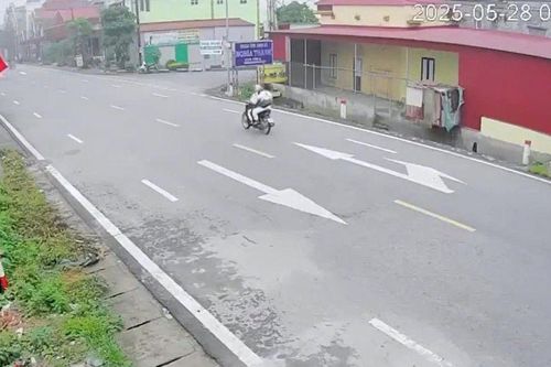 Bé trai 3 tuổi tuột tay bố, băng qua đường bị xe tải đâm tử vong thương tâm: Tài xế đối mặt hình phạt nào?