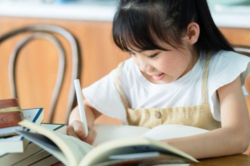 Những bài tập hè độc lạ khiến học sinh 'làm cả cuộc đời cũng không xong'