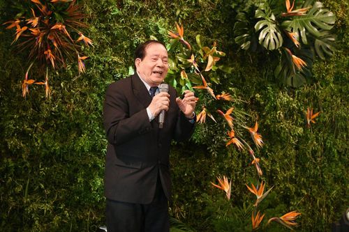 Nhà thơ Hữu Thỉnh đọc cả triệu trang sách để viết về văn chương Việt ở tuổi 84
