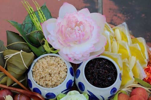 Cơm rượu nếp đắt khách dịp tết Đoan ngọ, hàng làm không đủ bán