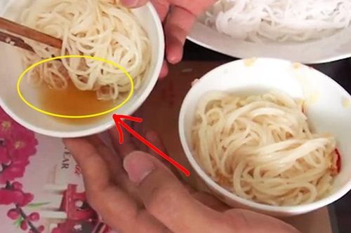 Nhúng bún vào nước mắm để phát hiện hàn the có chính xác?