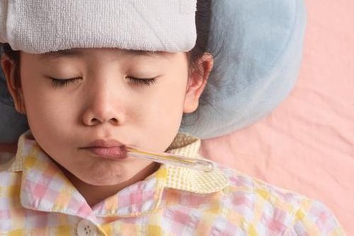 2 điều cha mẹ nên biết khi dùng thuốc hạ sốt cho trẻ nhỏ