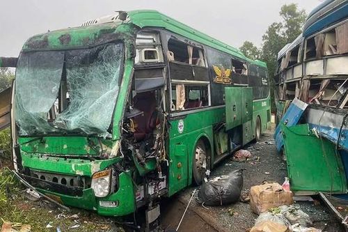 Hai xe khách va chạm trên quốc lộ 14, nhiều người bị thương