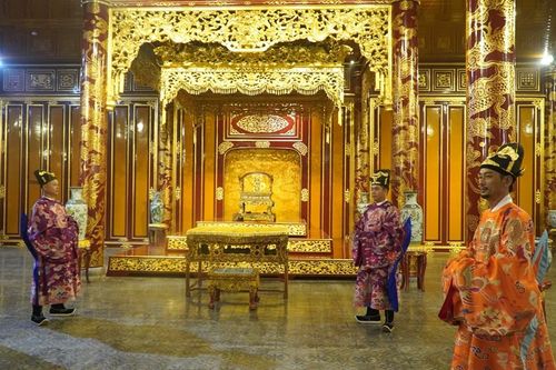 Khởi tố đối tượng xâm hại Ngai vua triều Nguyễn