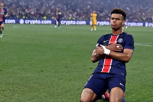 PSG trên đỉnh châu Âu: Messi, Neymar và Mbappe không làm được, nhưng một cầu thủ 19 tuổi đã làm được