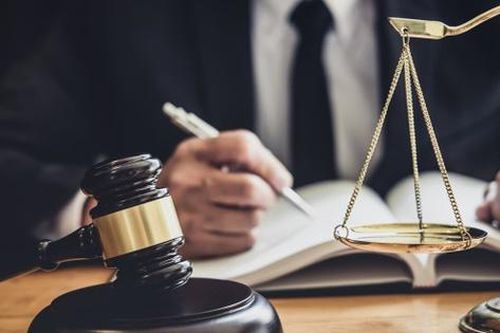 GỠ ĐIỂM NGHẼN THỂ CHẾ: CẦN PHÁT HUY ĐỘI NGŨ PHÁP CHẾ DOANH NGHIỆP