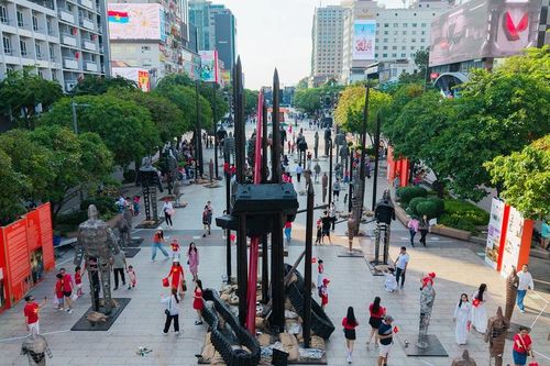 Lê Hữu Hiếu và những triển lãm đặc biệt