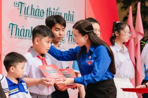 Thành phố Hồ Chí Minh: 50 nghìn học sinh tham gia chiến dịch tình nguyện Hoa phượng đỏ