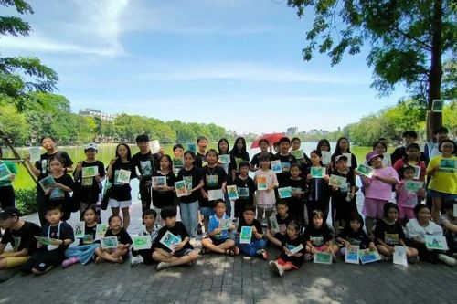 Sắc màu trẻ thơ trong triển lãm ' Bé vẽ Hà Nội 2025'
