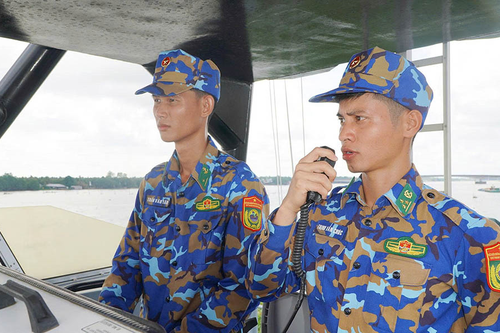 Vững vàng bám biển