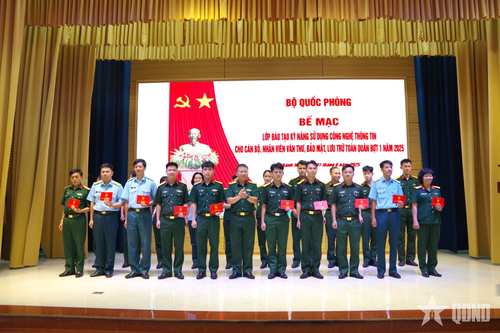 Bộ Quốc phòng bế mạc lớp đào tạo kỹ năng sử dụng công nghệ thông tin