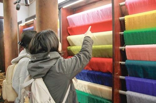 Khát vọng vươn mình của làng lụa nghìn năm tuổi