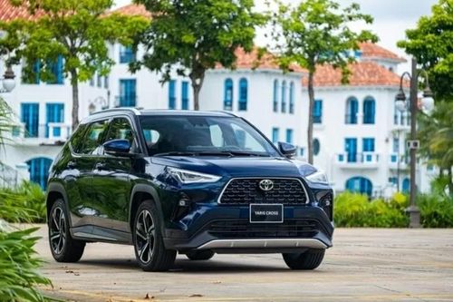 Triệu hồi xe Toyota Yaris Cross HEV tại Việt Nam do lỗi trần kính