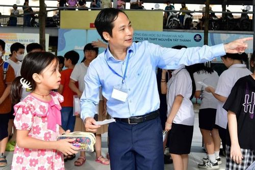 Sĩ tử nhí Hà Nội phải 'vượt qua' hơn 5,389 đối thủ để giành một suất vào lớp 6 ở ngôi trường có triết lý giáo dục 'đặt nhân cách lên trên hết'