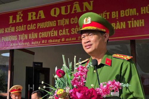 Công an tỉnh Kiên Giang ra quân cao điểm tổng kiểm soát phương tiện khai thác, vận chuyển cát, sỏi