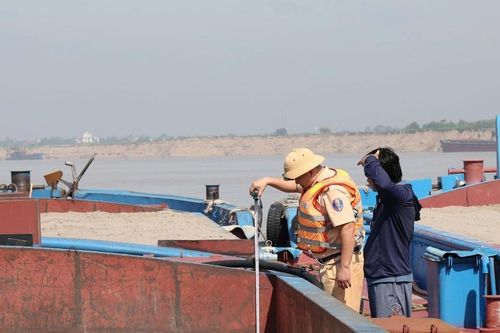 Tổng kiểm soát tàu bơm hút, vận chuyển cát, sỏi đường thủy trên địa bàn tỉnh Phú Thọ, phát hiện 1 trường hợp sai phạm