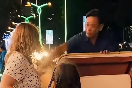 Xác minh vụ người lái xích lô ở Nha Trang giật tiền trên tay du khách nước ngoài