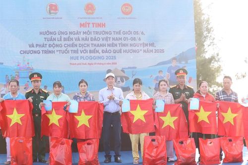Thanh niên TP Huế ra quân tình nguyện hè hướng về biển, đảo quê hương