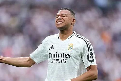 Kylian Mbappe chúc mừng PSG vô địch Champions League
