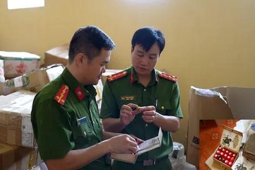 Bắt giữ cặp vợ chồng buôn bán hàng cấm tại Yên Bái