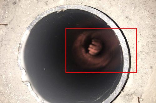 20 phút giải cứu cháu bé 8 tuổi kẹt tay trong đường ống hút nước áp lực cao