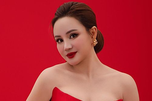 Vy Oanh 'mẹ 3 con' vẫn gợi cảm, hoa hậu Giáng My tuổi 54 đẹp 'không tỳ vết'
