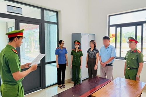 Bắt giam cựu Chủ tịch UBND xã và một thuộc cấp ở Đắk Lắk
