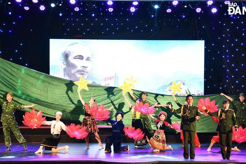 Đặc sắc chương trình liên hoan văn nghệ 'Vượt sóng vươn xa'
