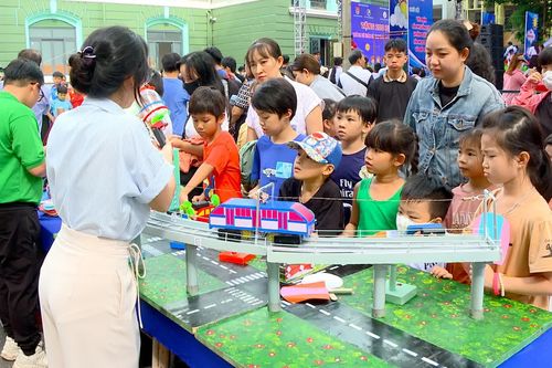 Sôi nổi chương trình 'Sân chơi tuổi thơ' hưởng ứng Tháng Hành động vì trẻ em năm 2025