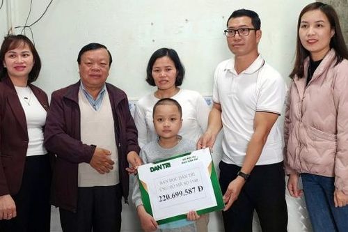 Trao hơn 260 triệu đồng hỗ trợ bệnh nhi mắc bệnh hiểm nghèo ở Đà Lạt