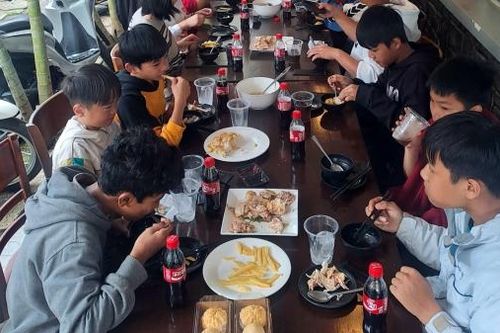 Tổ chức Bữa ăn yêu thương cho trẻ em Làng SOS Đà Lạt