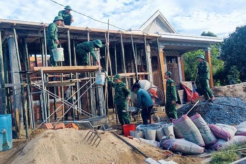 Giúp người dân biên giới xóa nhà tạm