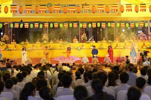 Huế: Tọa đàm về 'Vấn đề hoằng pháp trong xu hướng thời đại mới'