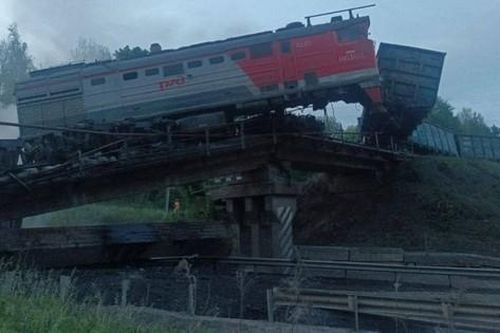 Thêm một vụ sập cầu đường sắt xảy ra tại Nga