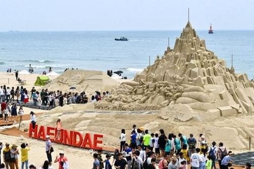 Những tượng cát độc đáo trên bãi biển Busan