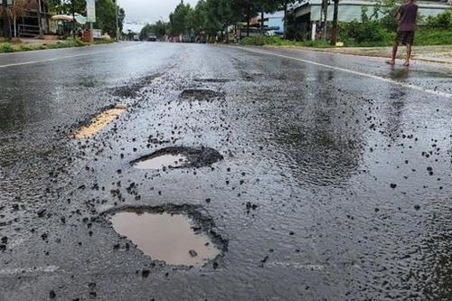Mới vài cơn mưa, Quốc lộ 19 lại tiếp tục hư hỏng