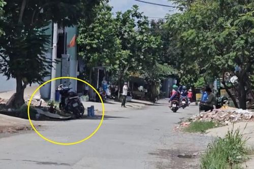 Người đàn ông loạng choạng tay lái ngã xuống đường tử vong
