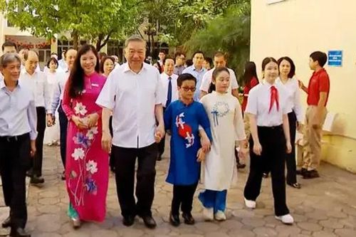 Thắp lên ngọn lửa yêu thương với trẻ em khuyết tật
