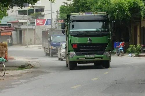 Xe tải lộng hành trên tuyến tỉnh lộ 429