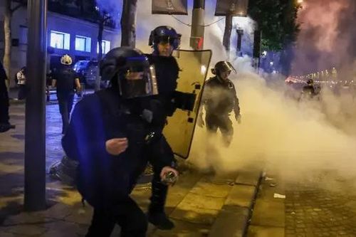 Pháp bắt giữ hơn 500 người sau lễ ăn mừng Champions League