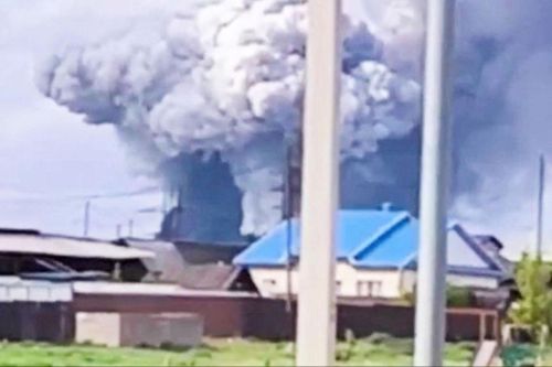 Video Ukraine tấn công sâu trong nội địa Nga, loạt tiêm kích Tu-95 bị phá hủy
