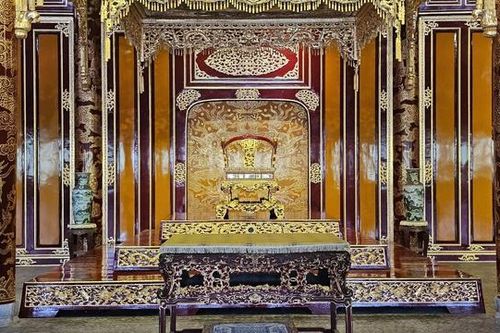 Kỷ luật cho thôi việc 2 bảo vệ vụ bảo vật quốc gia ngai vua triều Nguyễn bị phá hoại